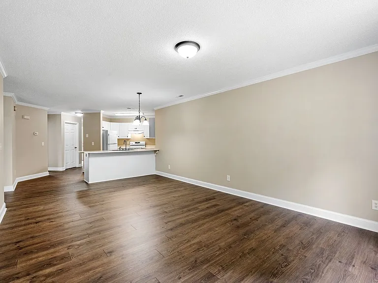 10 Whitfield Way — Photo 3