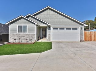 732 Onyx St, Eagle Point, OR 97524
