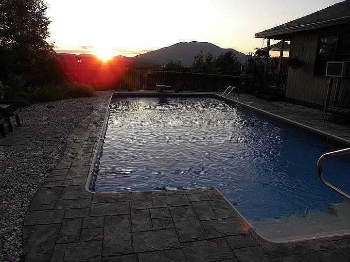 Pool w/fiber optic lighting