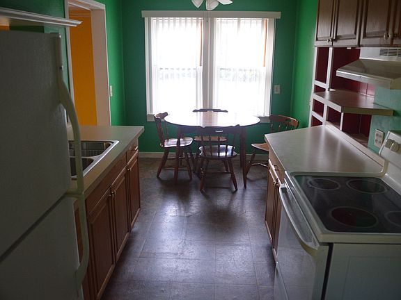 4th image of 700 Bignonia Way S
