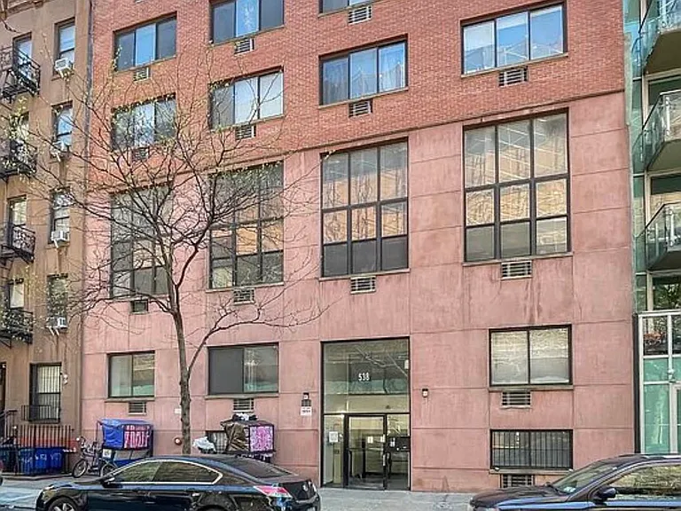 538 W 50th St #3B — Photo 15