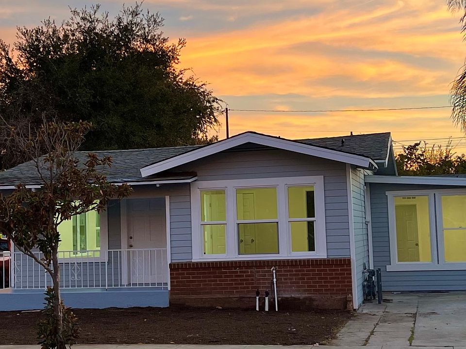 front of the house on Wilshire Ave.