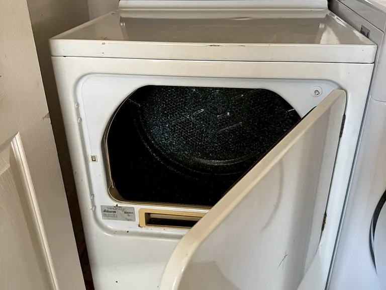 __ Washing Machine & Laundry Area
"Convenient laundry area with a new washing machine and easy access, making laundry day a breeze."