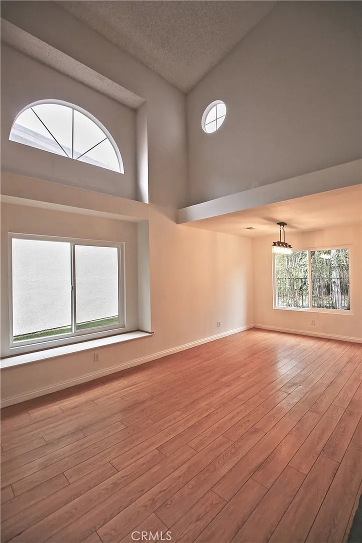 4 bed, 2.5 bath, 1730 sqft, $3,500 — Photo 3