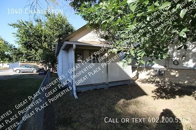 1040 Charleston St — Photo 3
