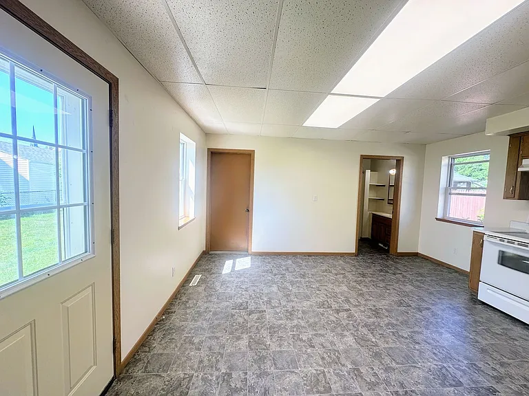 614 Chicago St — Photo 13