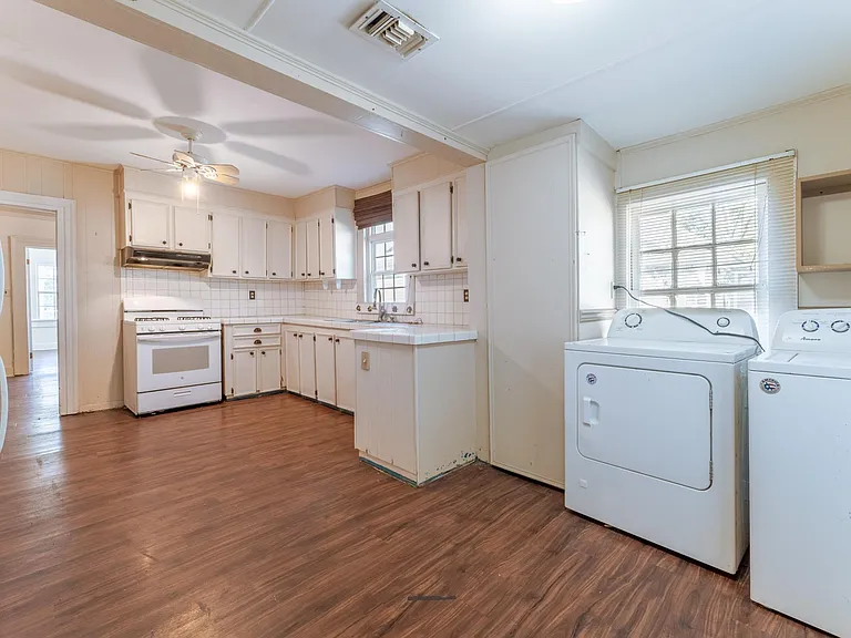 1105 Aime St — Photo 3