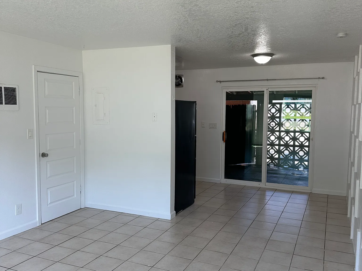 2 bed, 950 sqft, $1,200 — Photo 2