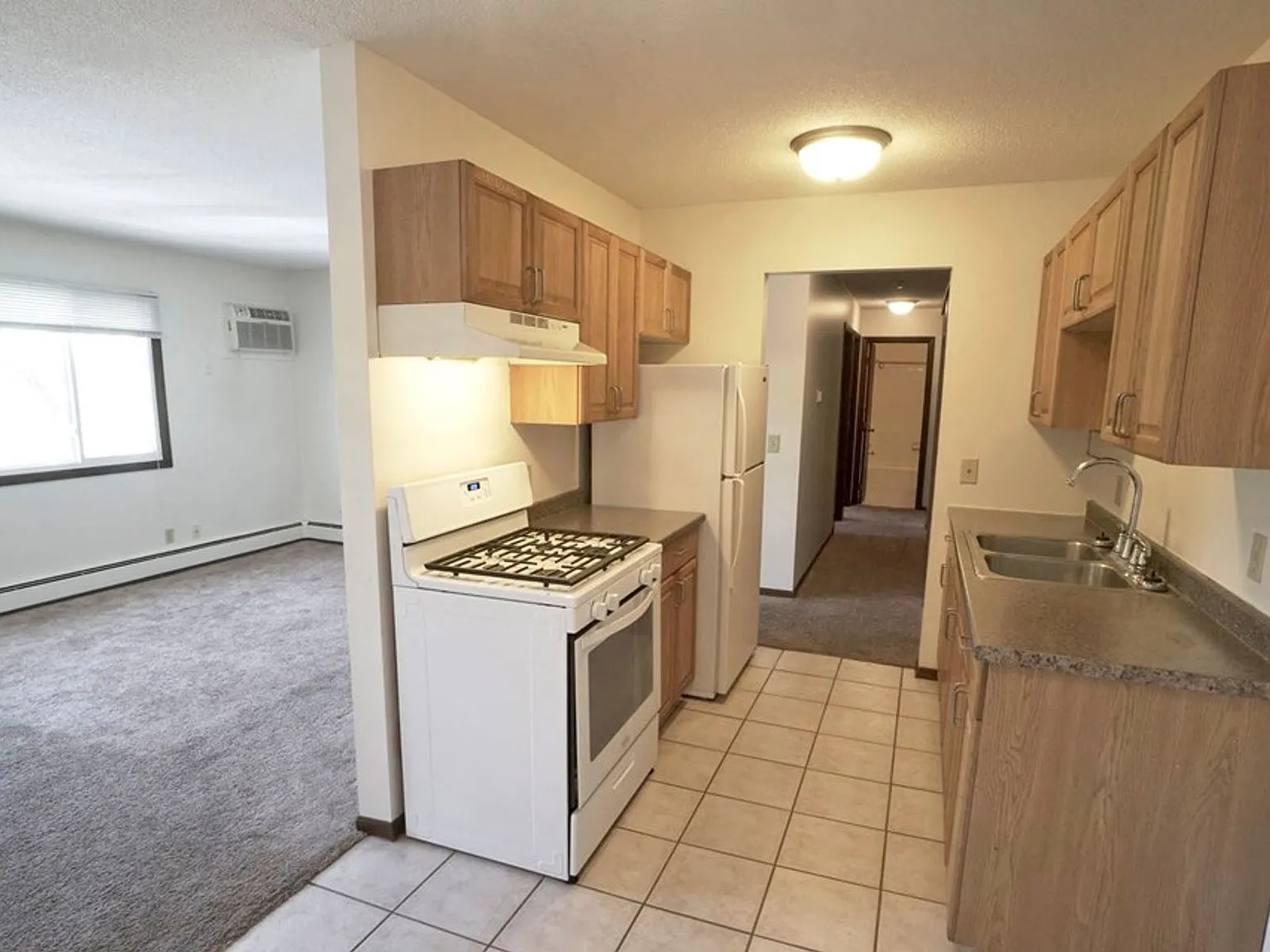 Twin Lakes Apartments — Photo 3