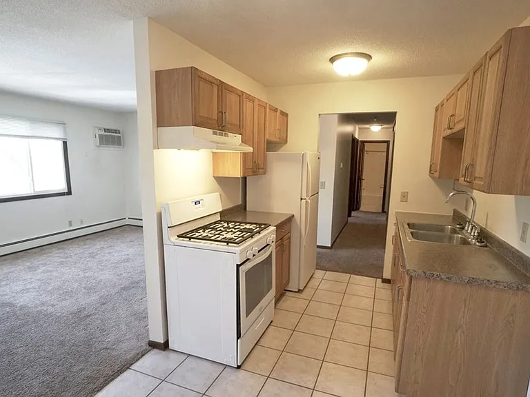Twin Lakes Apartments — Photo 3