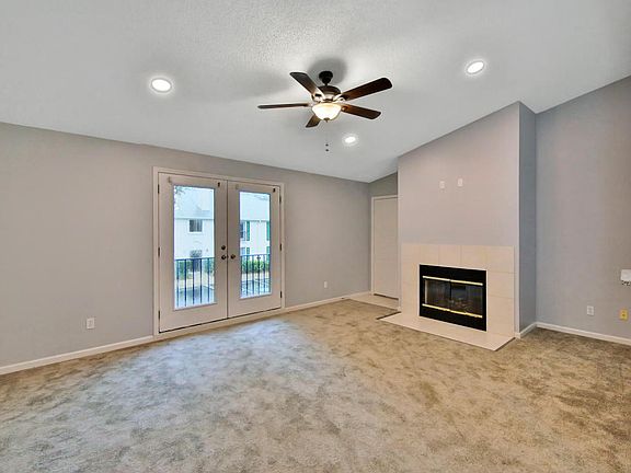 3rd image of 13715 Richmond Park Dr N Unit 406