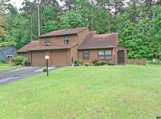 11 Wake Robin Rd, Malta, NY 12020