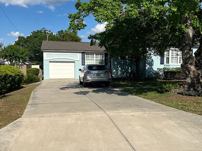 2408 Cambridge Ave — Photo 2