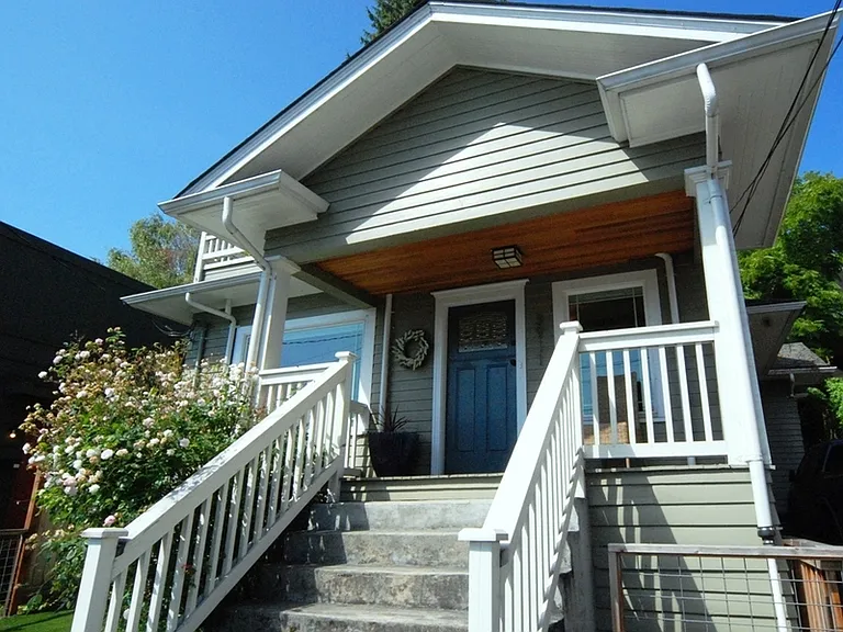 3911 1st Ave NE — Photo 4