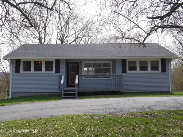 1402 Rockdale Ln, Stroudsburg, PA 18360