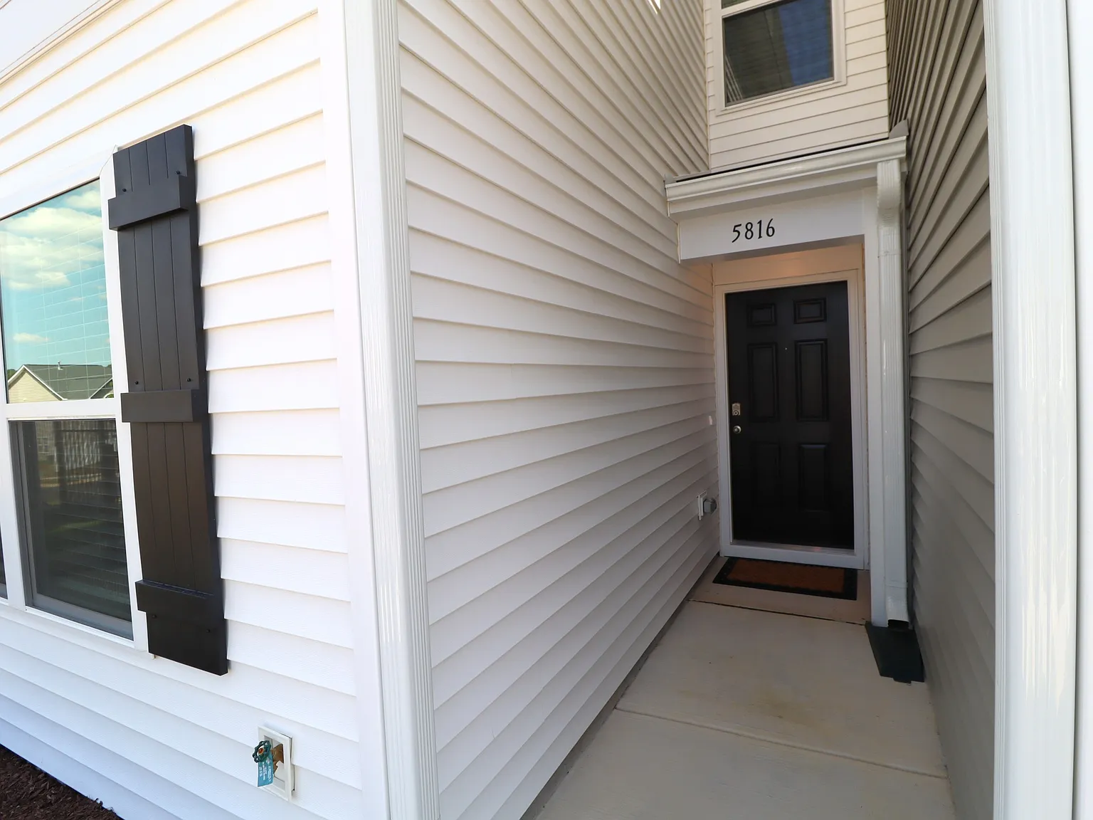 3 bed, 2.5 bath, 1615 sqft, $1,695 — Photo 2