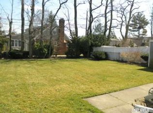 1521 Victoria St, North Baldwin, NY 11510