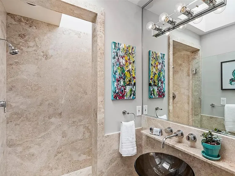 2555 Leavenworth St #303 — Photo 21
