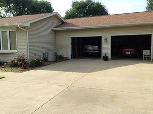 101 Kathy Ct, Blue Mound, IL