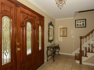 389 Oak Hill Rd, Red Bank, NJ 07701