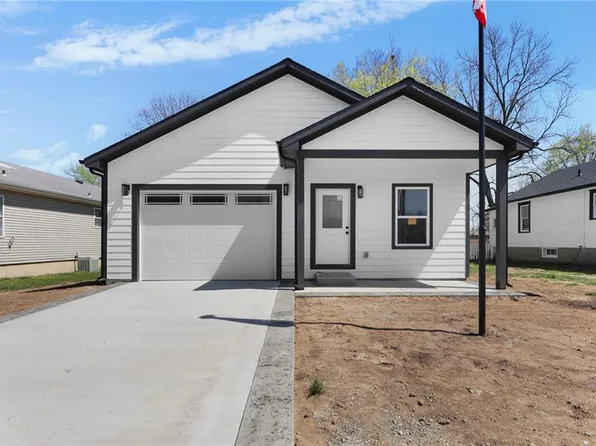 305 9th St, Osawatomie, KS 66064