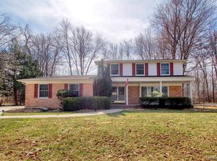 21727 E Valley Woods Dr, Beverly Hills, MI 48025