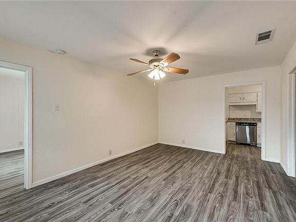 4th image of 1503 Hillcrest St