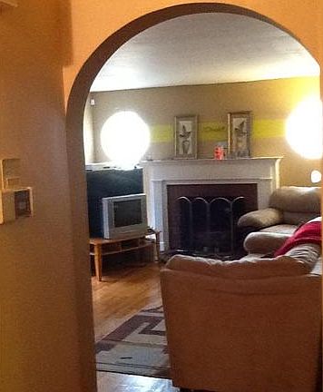 3rd image of 6902 Julian Ave