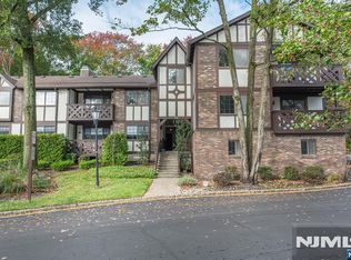 1102 Faulkner Ct, Mahwah, NJ 07430