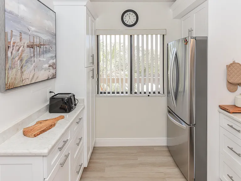 901 Seafarer Cir #302 — Photo 4