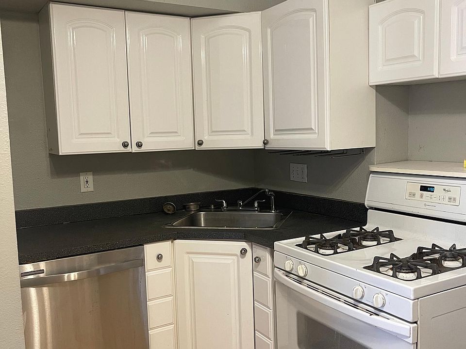 Kitchen with full appliances