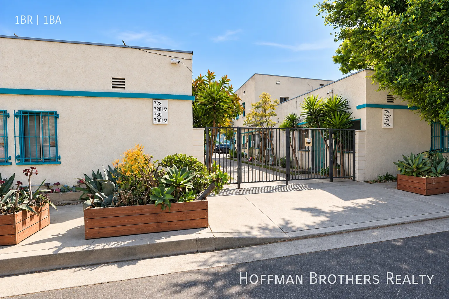 Gated Venice 1-Bedroom With Garage Parking,Updated Kitchen & Water Included!! — Photo 4