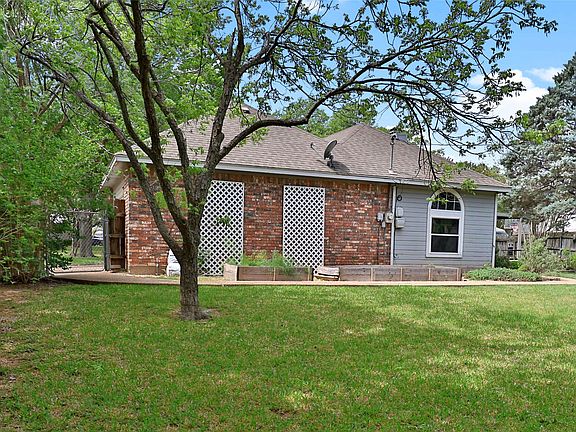 5th image of 613 Regina Dr