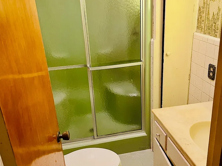 801 S Walker St — Photo 3