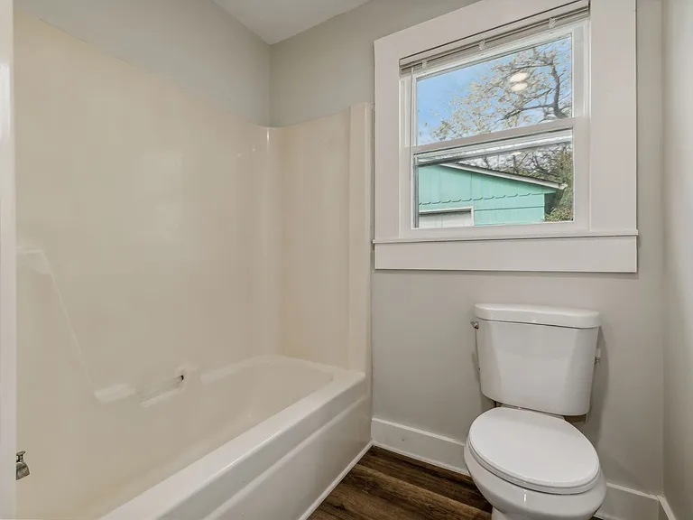 616 Carver Ave — Photo 13
