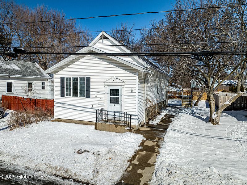 3rd image of 9 Newton Street