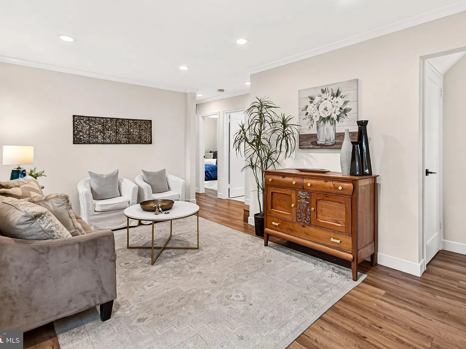 4 bed, 2.5 bath, 1929 sqft, $3,950 — Photo 4