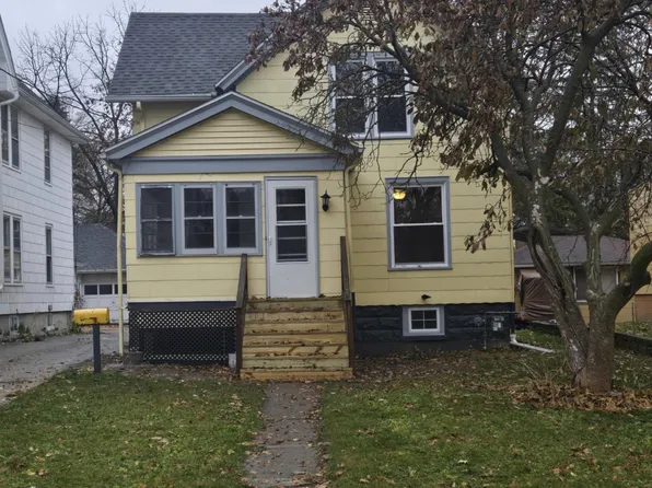229 Teddy Ave, Hartford, WI 53027