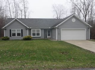 641 Oriole Dr, Roaming Shores, OH 44084