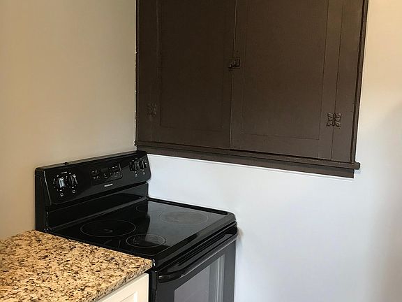 5th image of 3710 N Broadway