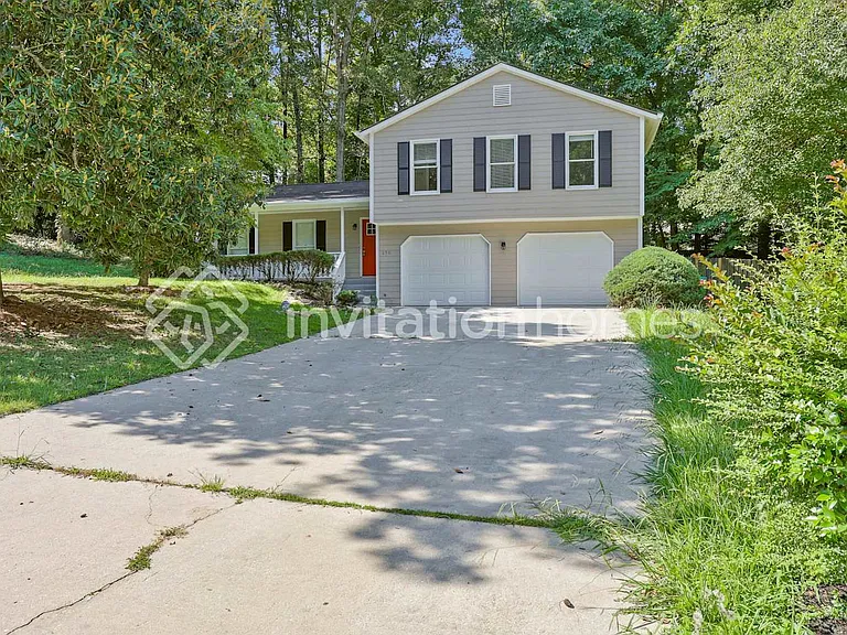690 Greenhedge Dr — Photo 1