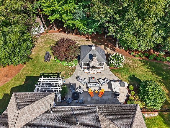 5th image of 114 Fox Run Rd