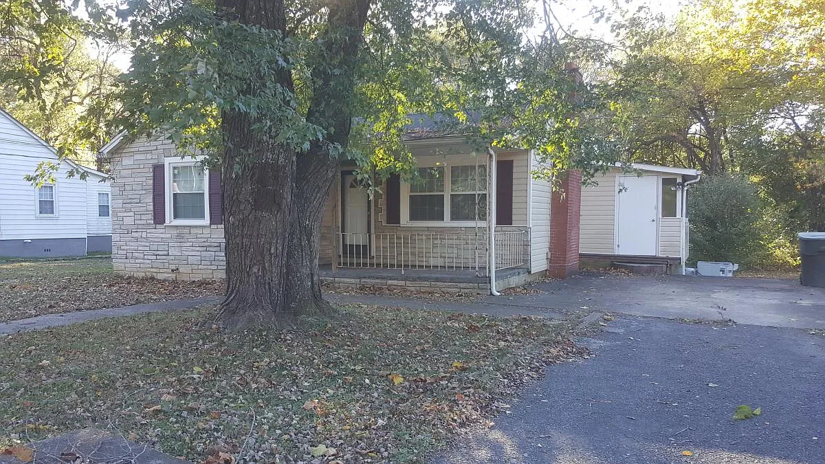 3 bed, 1224 sqft, $1,100 — Photo 1