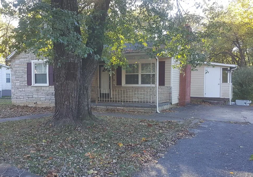 203 Maple Ln