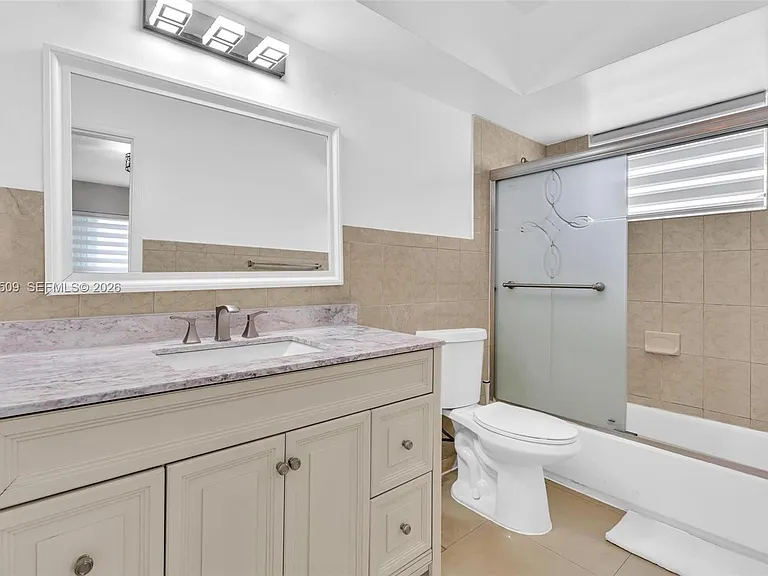 10000 E Bay Harbor Dr #18 — Photo 10