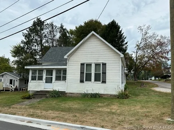 606 W Mulberry Street, Salem, IN 47167