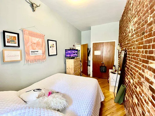 Rented by Realty Nerd | media 12