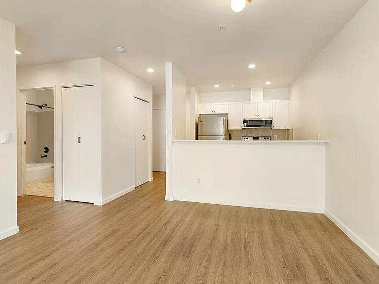Remi Apartments — Photo 19