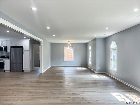 3rd image of 9720 Sherwood Dr