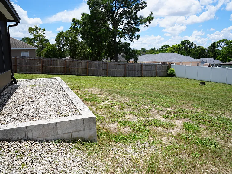 2269 Whitewood Ave — Photo 9